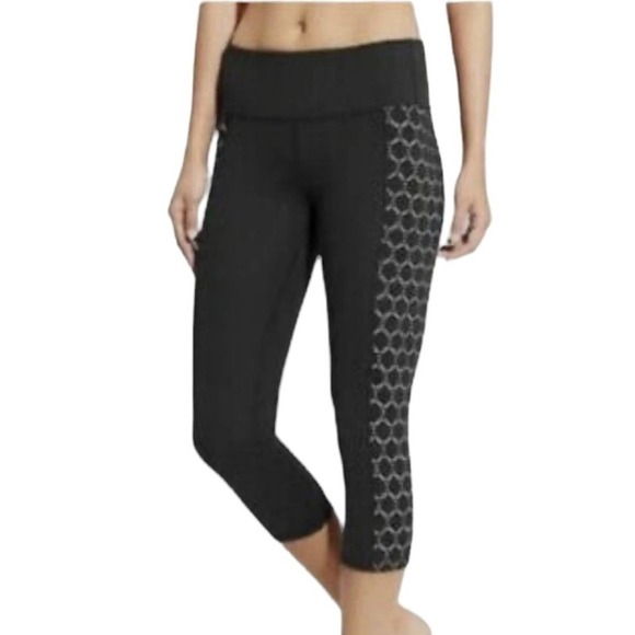 Athleta Eyelet Chaturanga Capri Crop Leggings Small Black - Picture 1 of 8